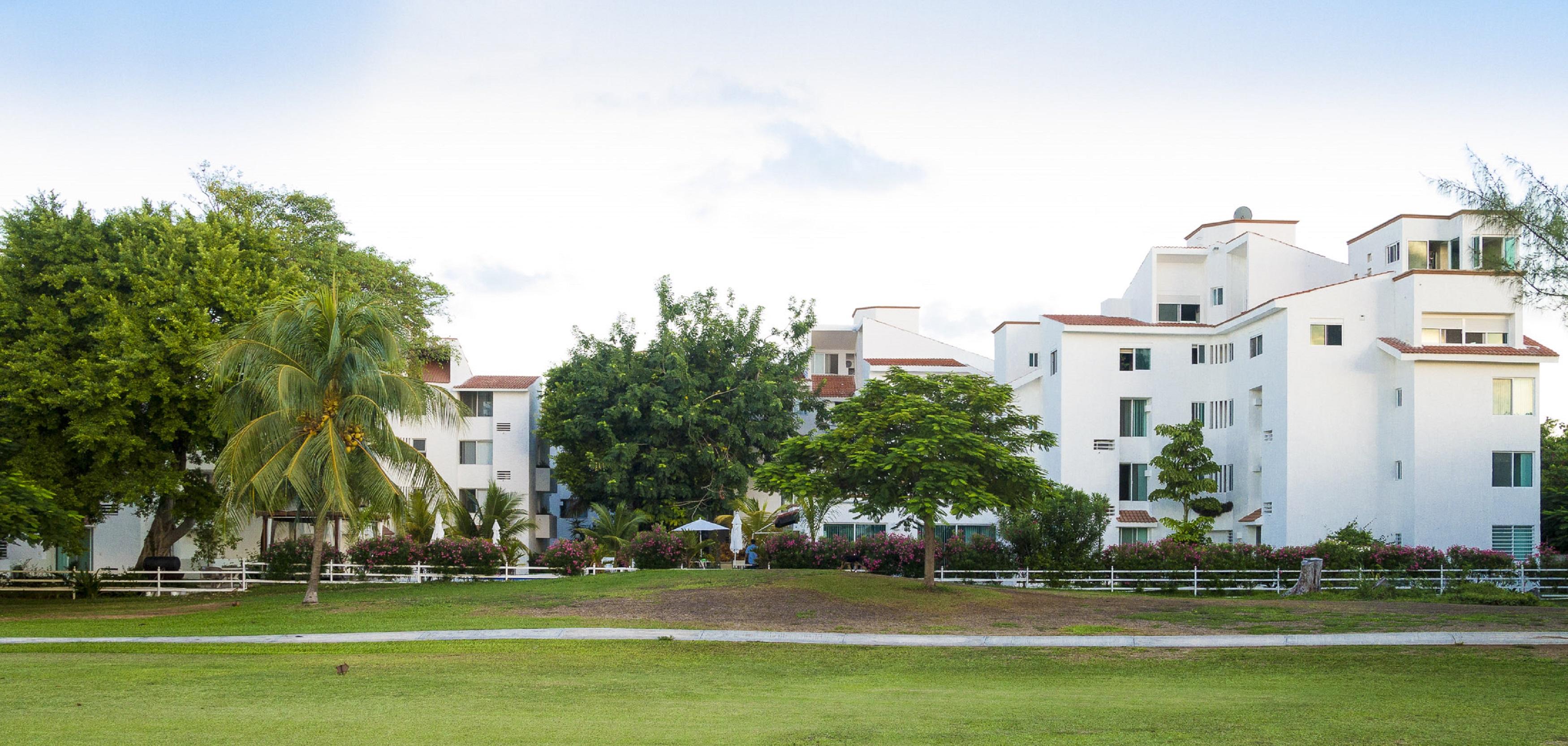 Las Gaviotas Hotel & Suites Канкун Экстерьер фото