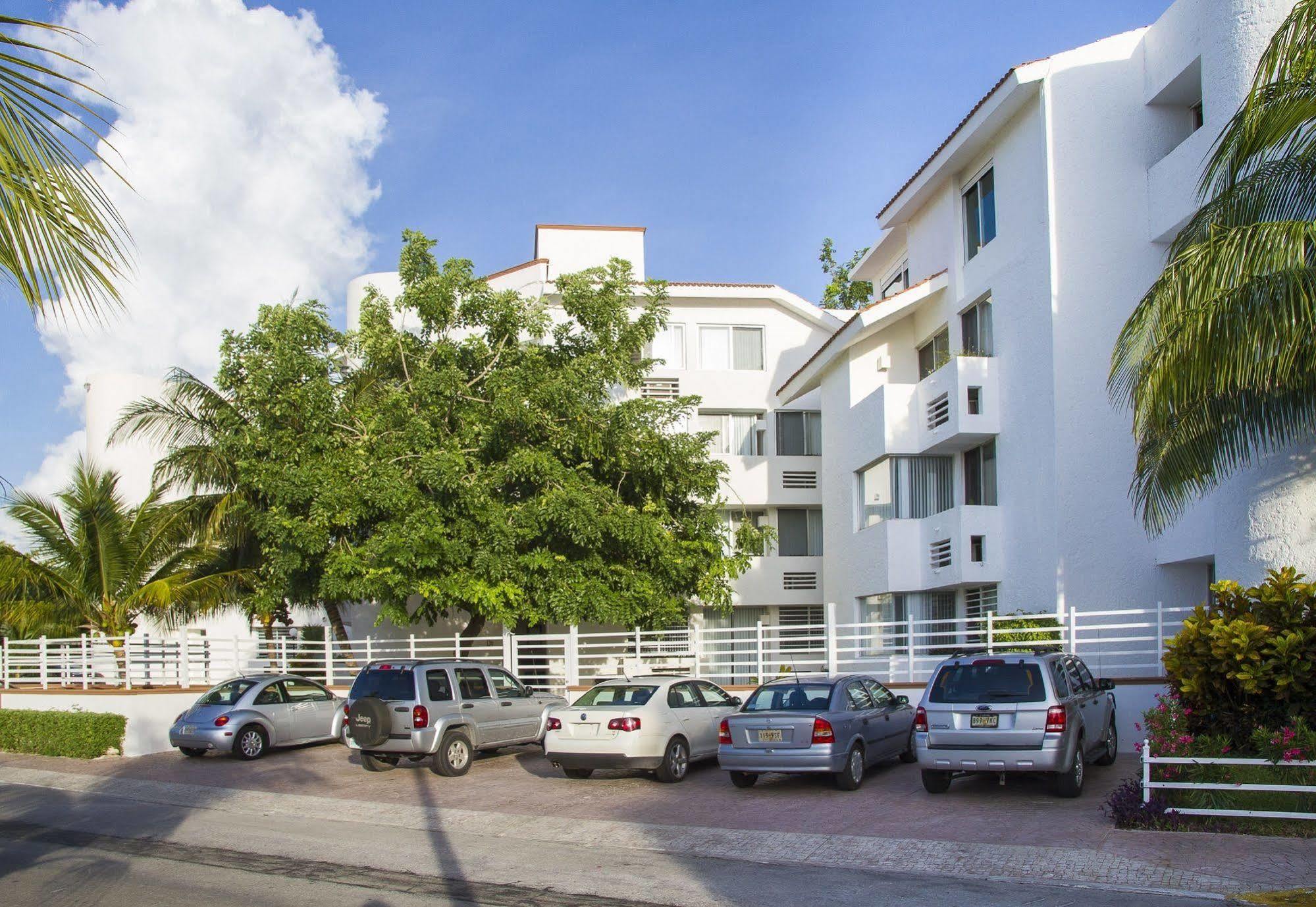 Las Gaviotas Hotel & Suites Канкун Экстерьер фото