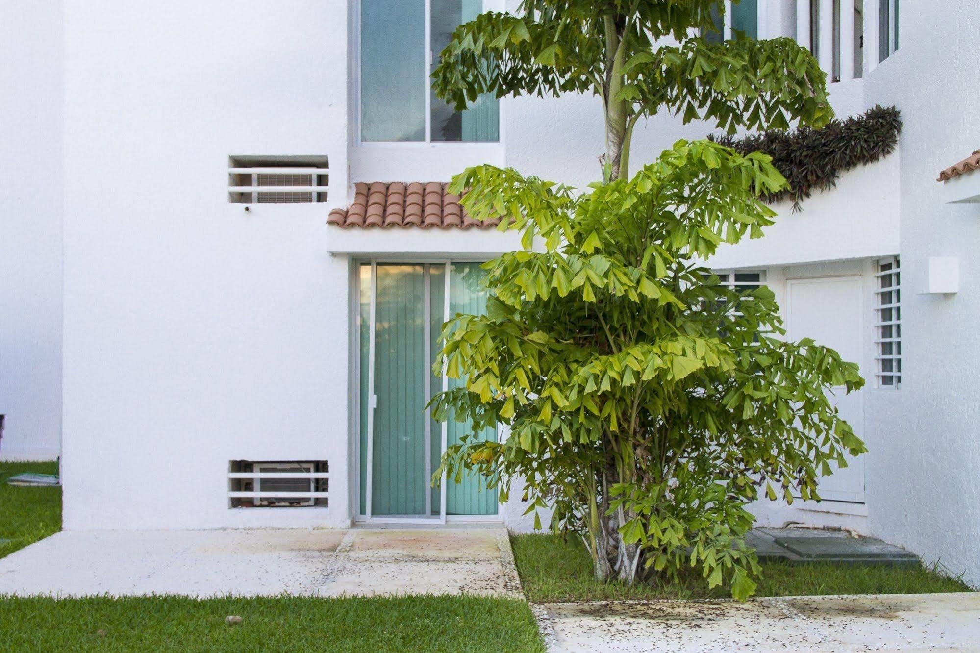 Las Gaviotas Hotel & Suites Канкун Экстерьер фото